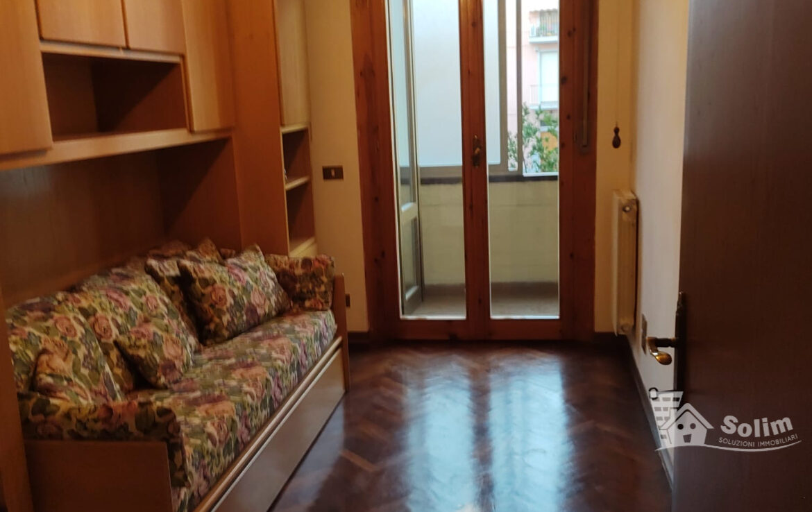 cameretta a 1170x738 - Arezzo, zona Belvedere appartamento libero, buone condizioni